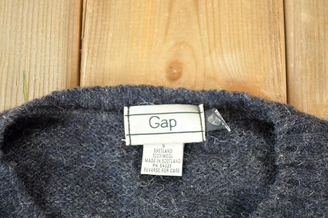Vintage 1990s GAP 100% Wool Knit Sweater Men's M from propervintagecanada