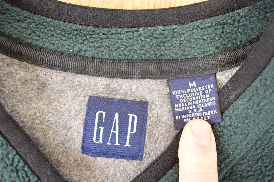 Vintage 1990s Gap Fleece Outdoorsman Sweater Men's L from propervintagecanada