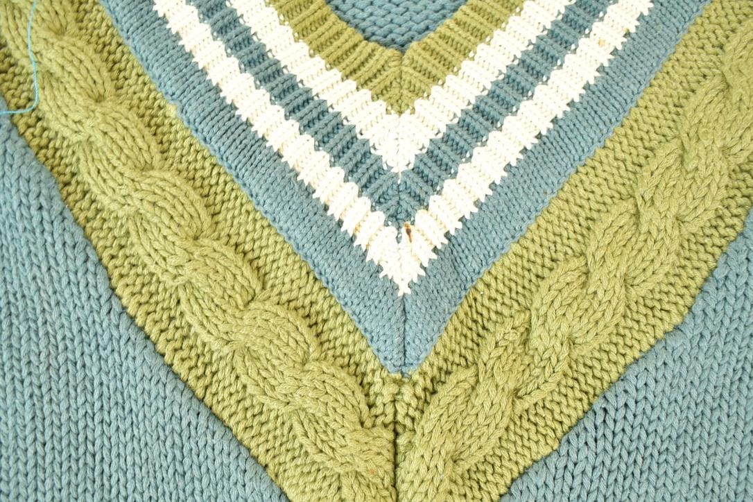 Vintage 1990s Gap V Neck Knit Cable Knit 100% Cotton Sweater Made InMen's Large from propervintagecanada