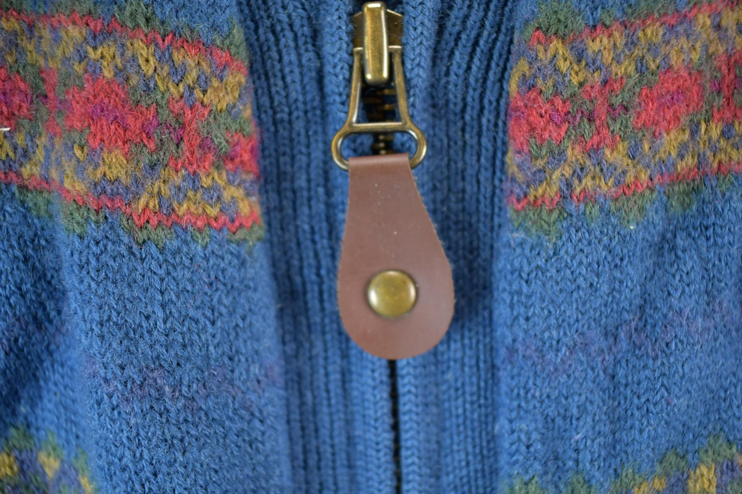 Vintage 1990s Gap Wool Knit Abstract Sweater Vest Mens M from propervintagecanada