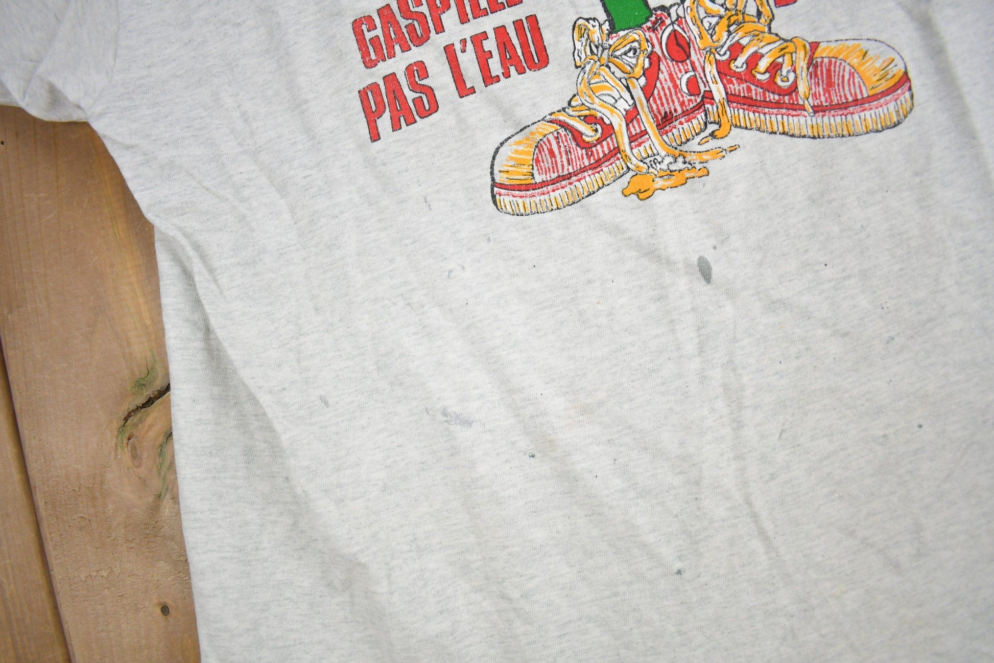 Vintage 1990s Gaspille Pas L'eau Bois D'La Biere Graphic T Shirt Men's XL from propervintagecanada