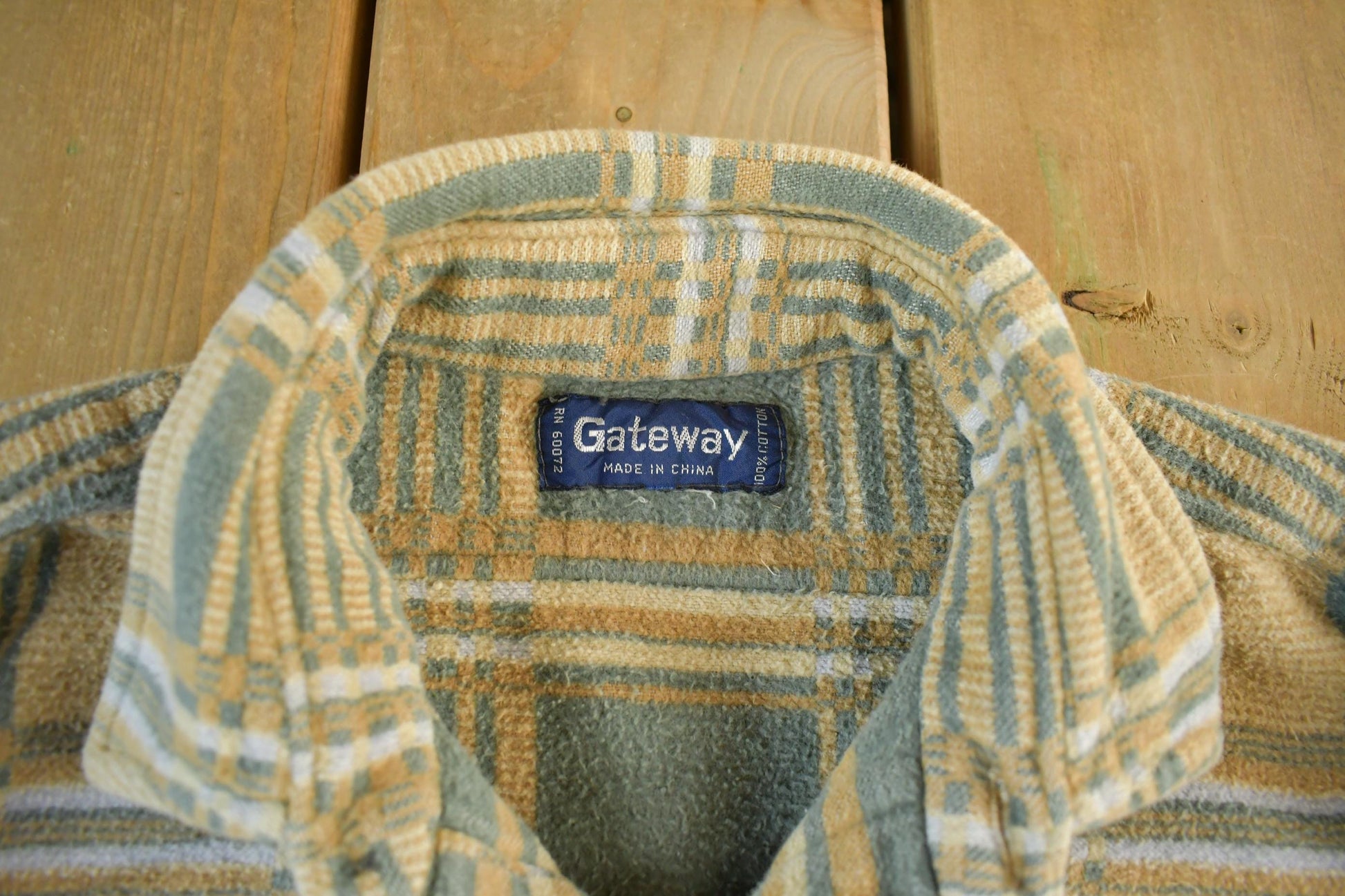 Vintage 1990s Gateway Plaid Button Up Flannel Shirt Men's Large from propervintagecanada