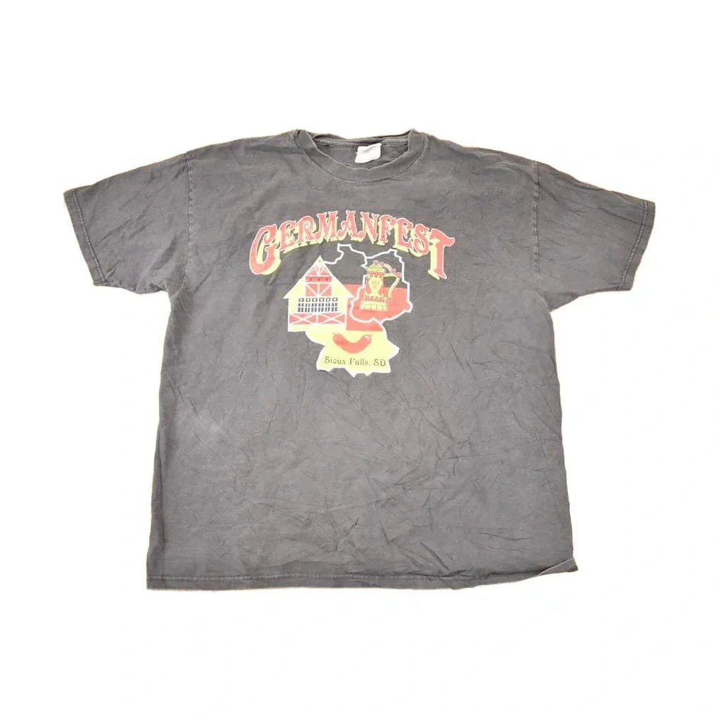 Vintage 1990s Germanfest Souvenir Travel T-Shirt Men's L from propervintagecanada