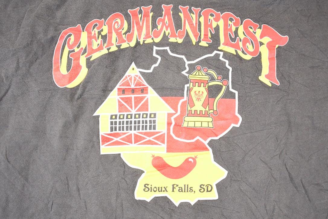 Vintage 1990s Germanfest Souvenir Travel T-Shirt Men's L from propervintagecanada