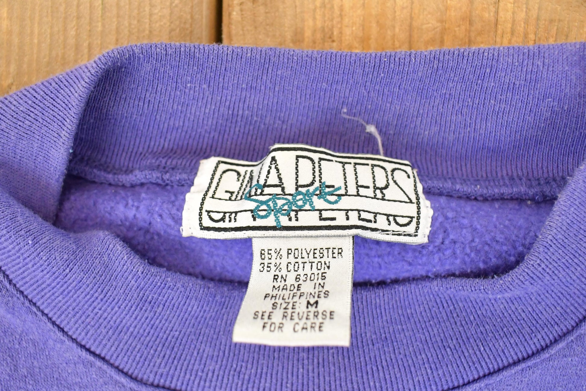 Vintage 1990s Gina Peters Embroidered Floral Crewneck Sweatshirt Womens L from propervintagecanada