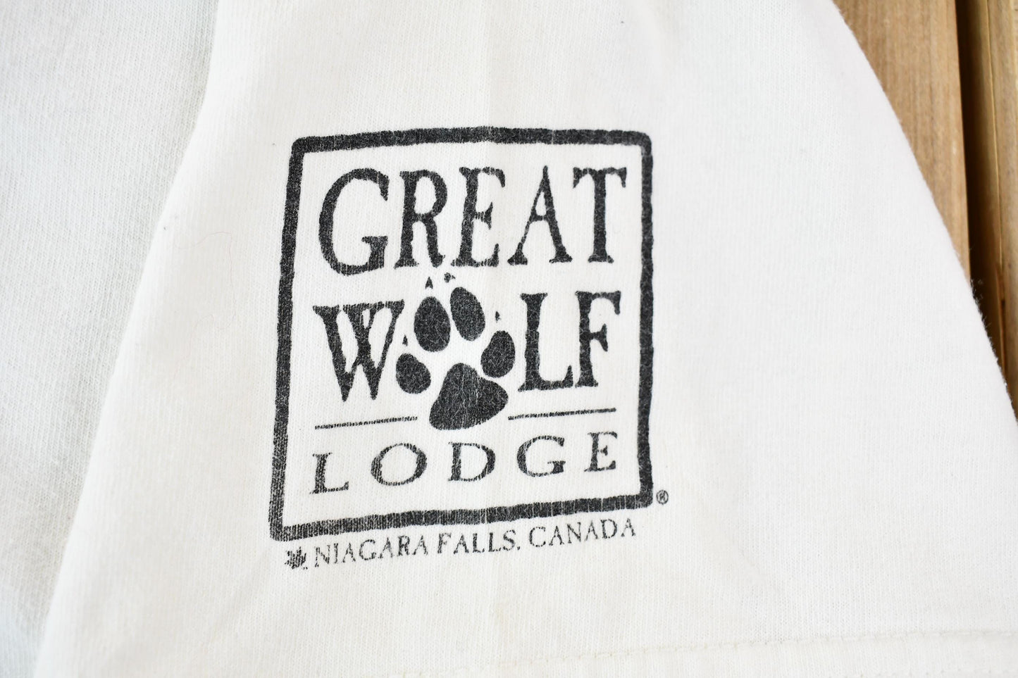 Vintage 1990s Great Wolf Lodge Niagara Falls Canada Single Stitch Souvenir Graphic Travel T-Shirt Men's Large from propervintagecanada
