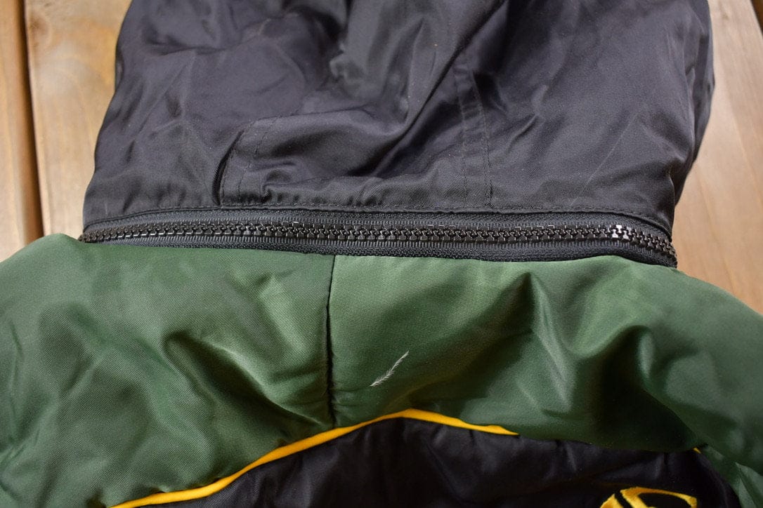 Vintage 1990s Green Bay Packer Pro Player Full Zip Puffer Jacket Men's 2XL from propervintagecanada