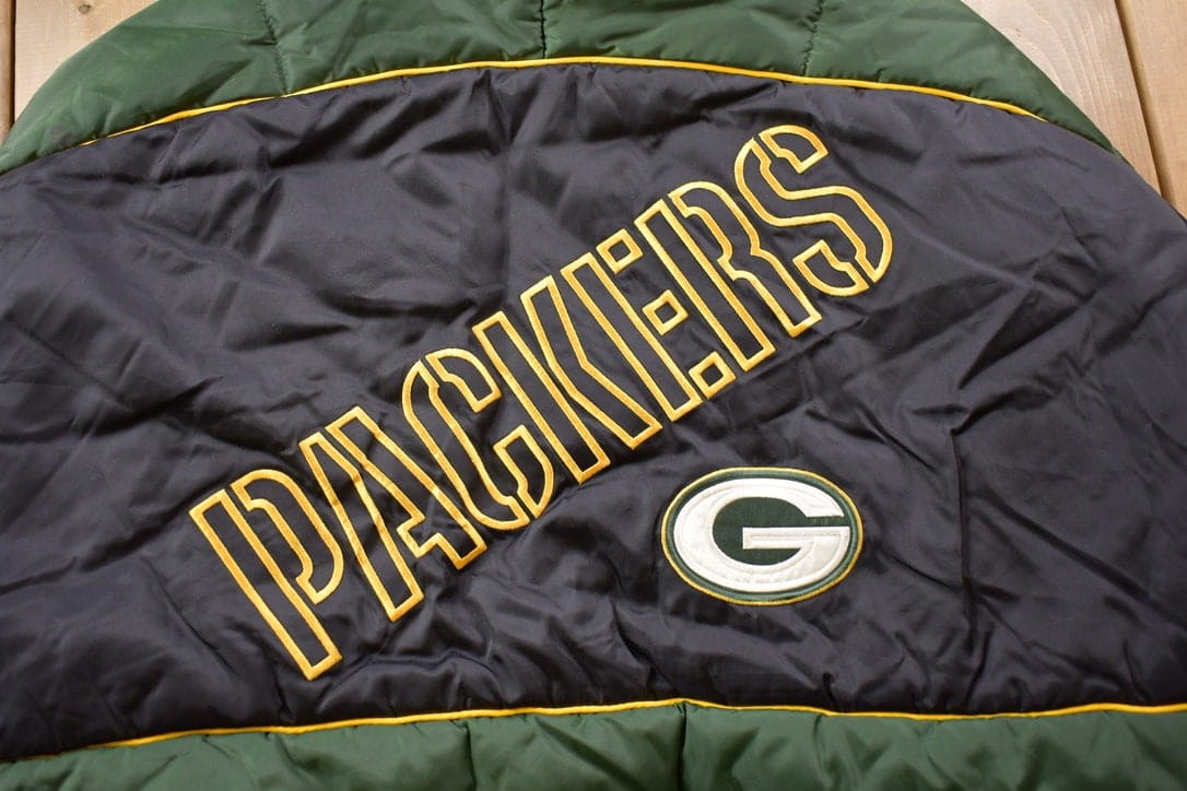 Vintage 1990s Green Bay Packer Pro Player Full Zip Puffer Jacket Men's 2XL from propervintagecanada
