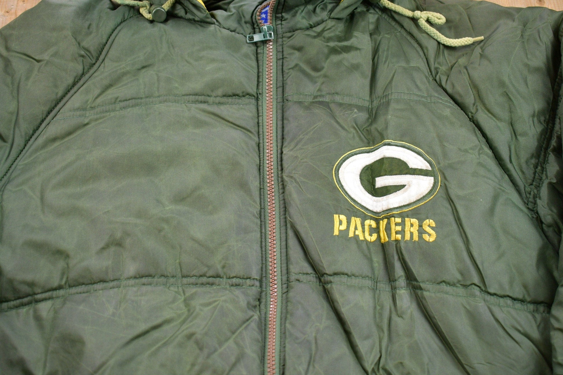Vintage 1990s Green Bay Packers Game Day NFL Puffer Jacket Men's Large from propervintagecanada