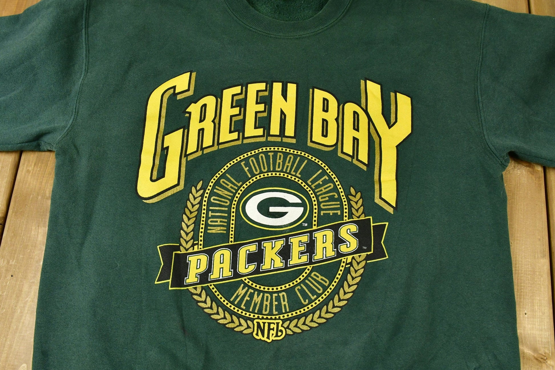 Vintage 1990s Green Bay Packers Member Club NFL Crewneck Sweatshirt Men's XL from propervintagecanada