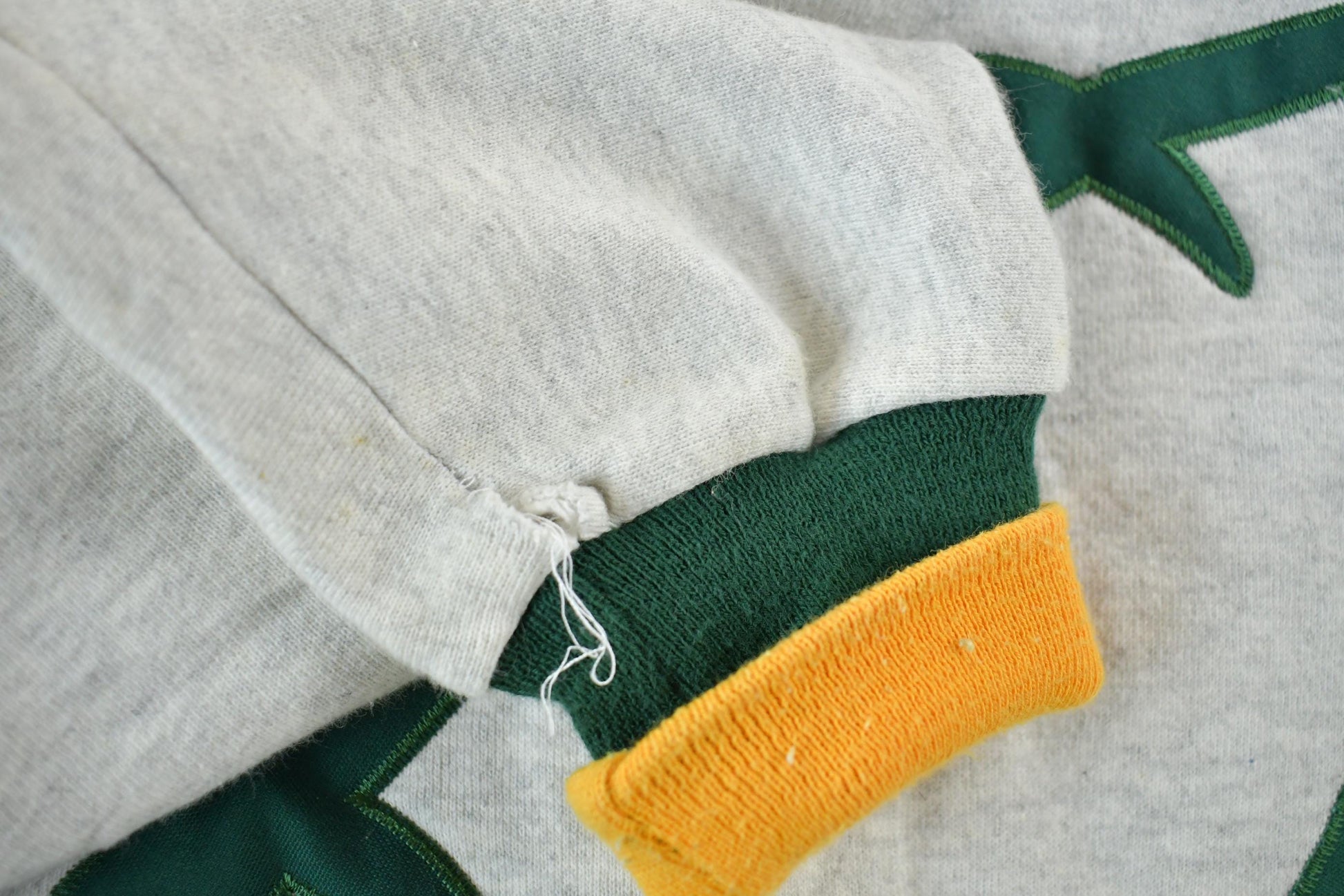 Vintage 1990s Green Bay Packers NFL Crewneck Sweatshirt Men's L from propervintagecanada