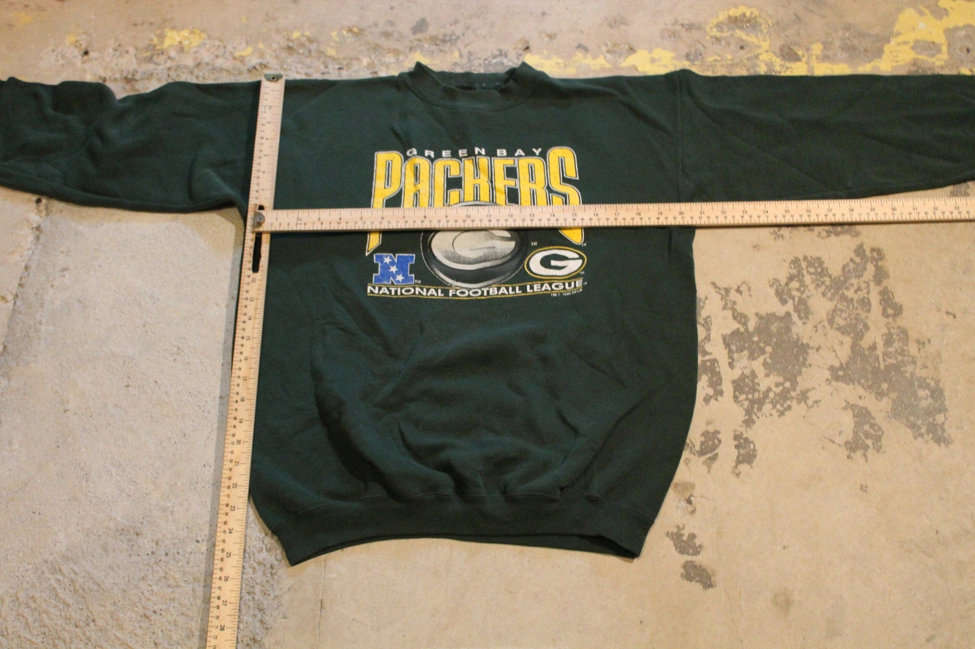 Vintage 1990s Green Bay Packers NFL Crewneck Sweatshirt Men's Large from propervintagecanada