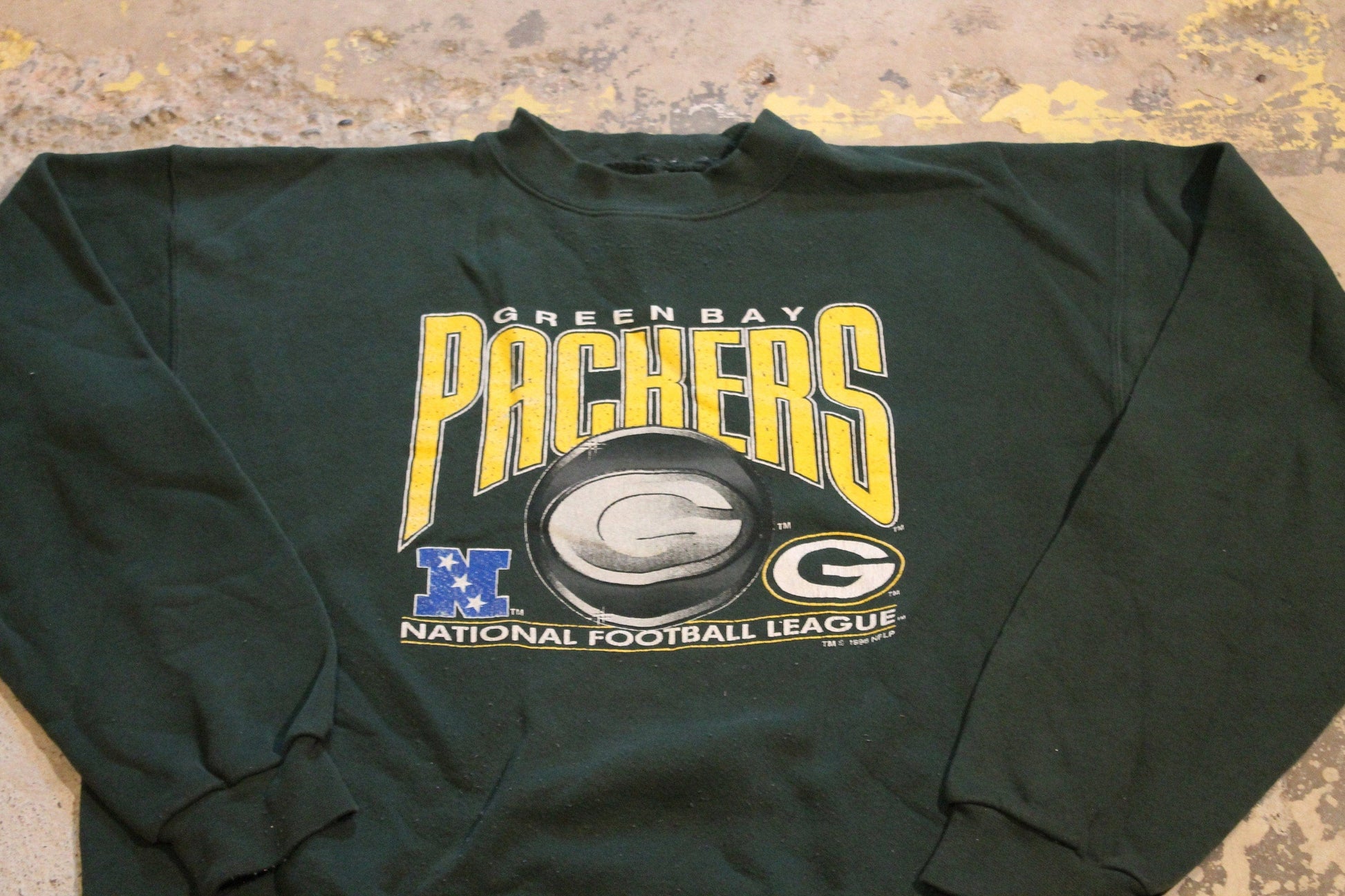 Vintage 1990s Green Bay Packers NFL Crewneck Sweatshirt Men's Large from propervintagecanada