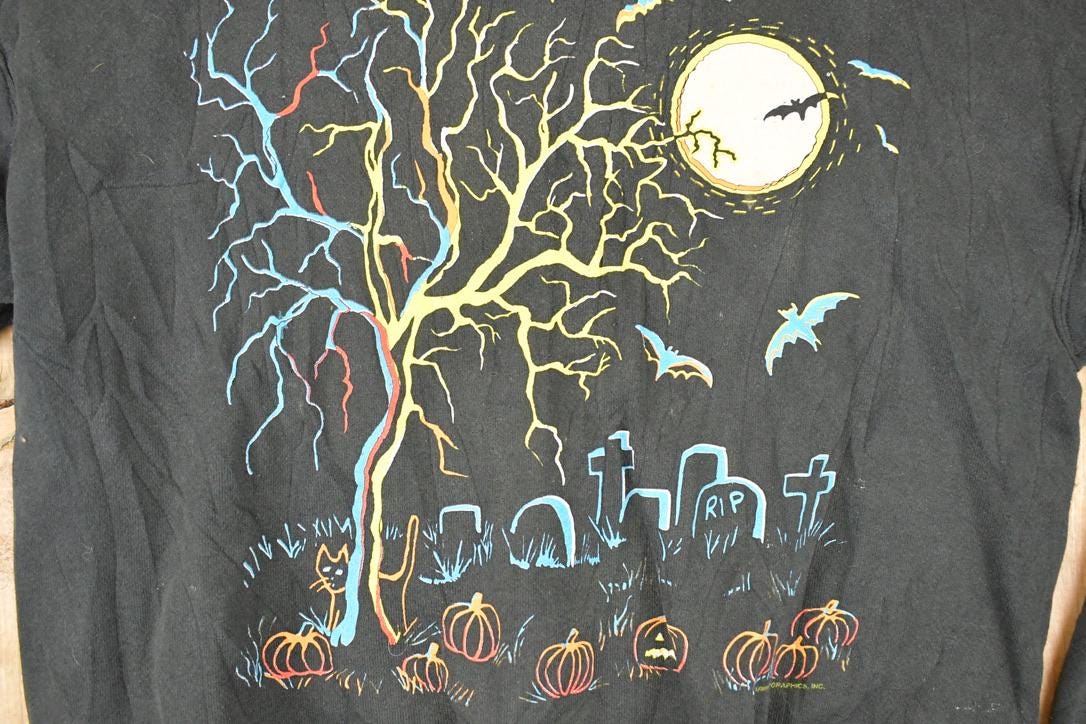 Vintage 1990s Halloween Graveyard Graphic Print Crewneck Sweatshirt Mens L from propervintagecanada