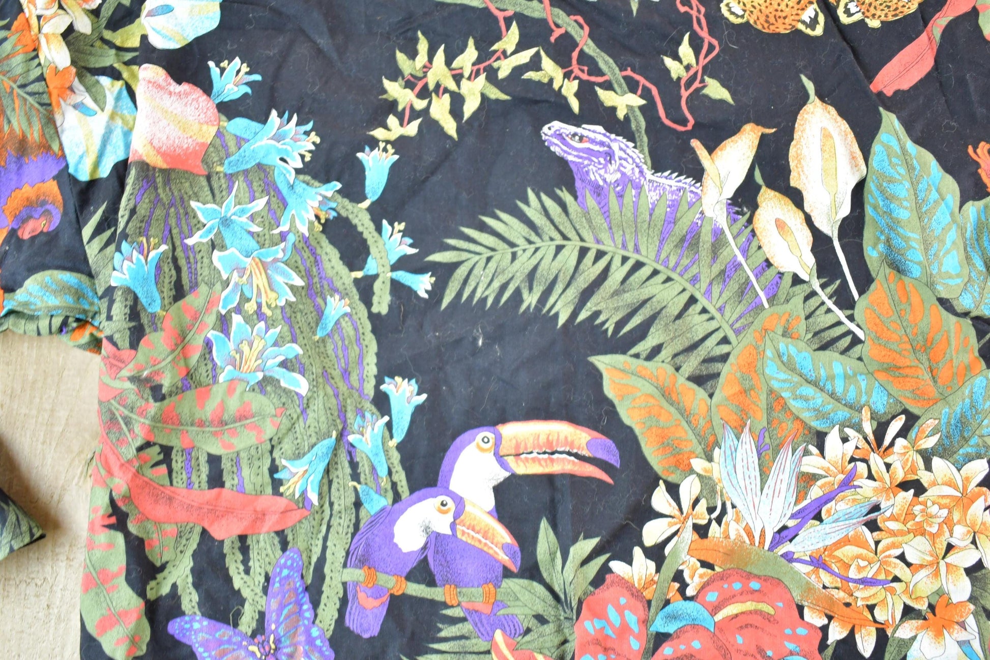 Vintage 1990s Hawaiian AOP Button Up Shirt Womens L from propervintagecanada