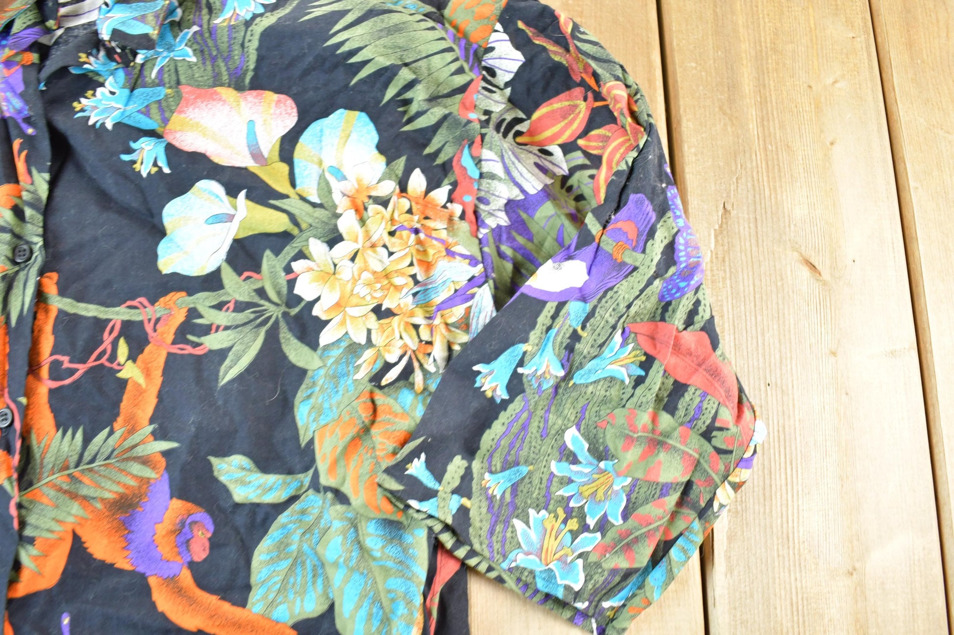Vintage 1990s Hawaiian AOP Button Up Shirt Womens L from propervintagecanada