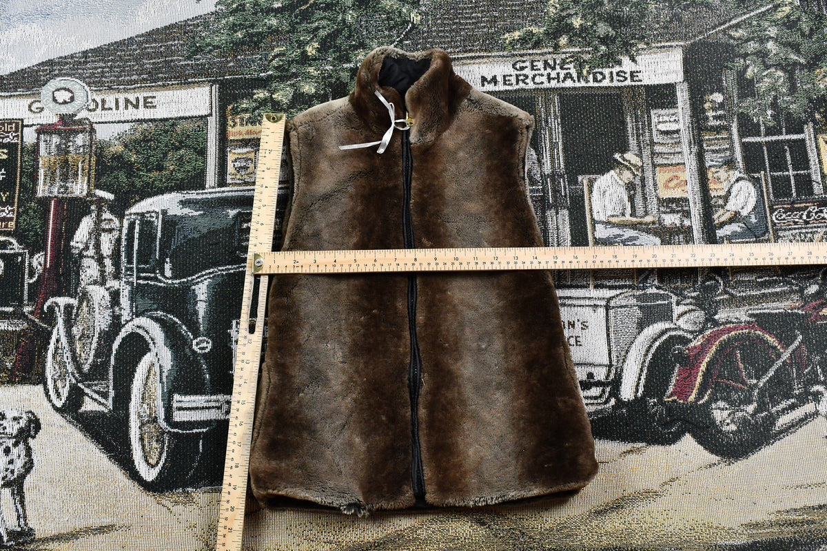 Vintage 1990s Hawke & Co Outfitter Faux Fur Full Zip Vest from propervintagecanada