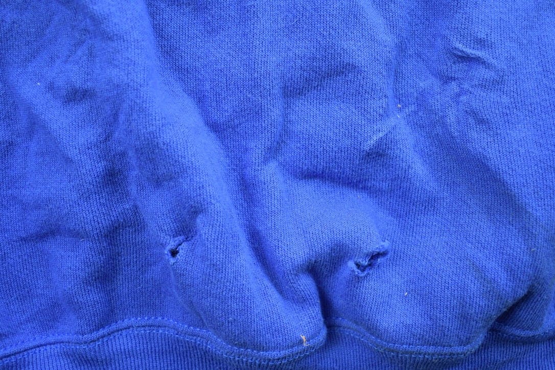 Vintage 1990s Heart Theme Crewneck Sweater Men's XL from propervintagecanada