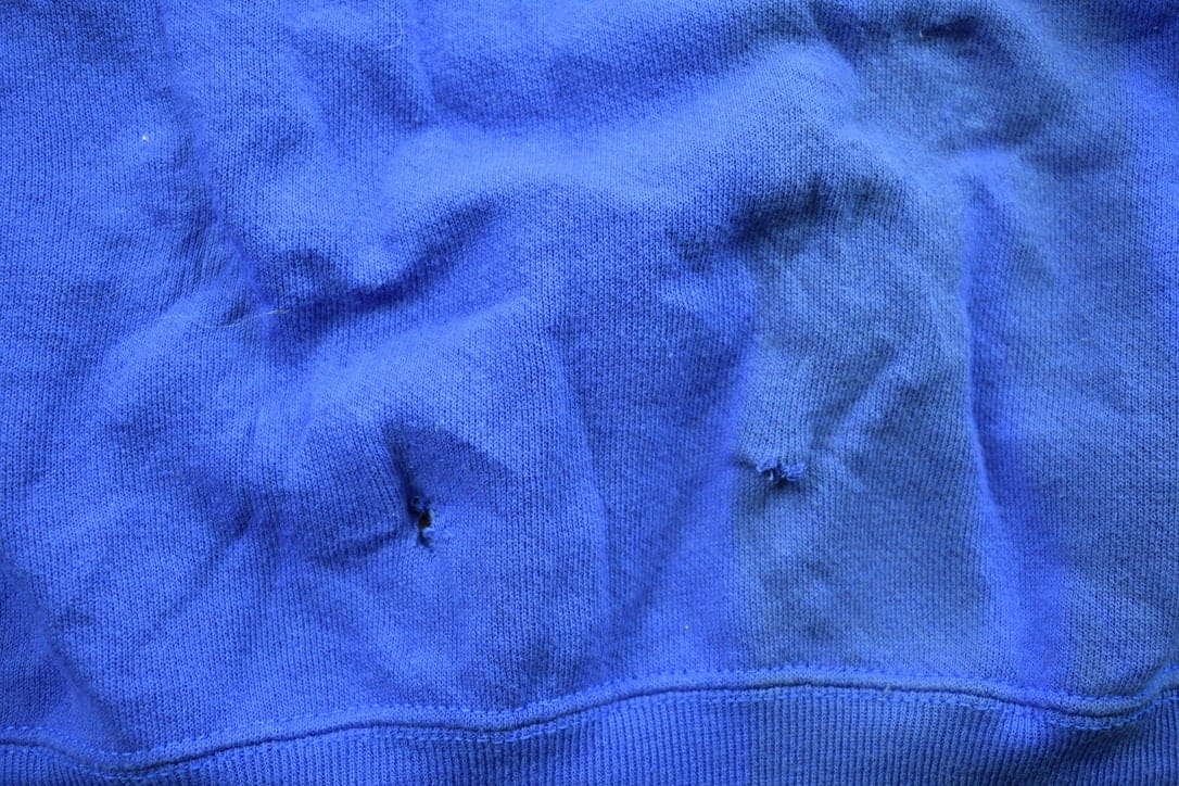 Vintage 1990s Heart Theme Crewneck Sweater Men's XL from propervintagecanada