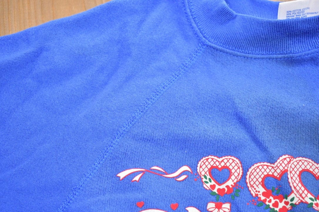 Vintage 1990s Heart Theme Crewneck Sweater Men's XL from propervintagecanada