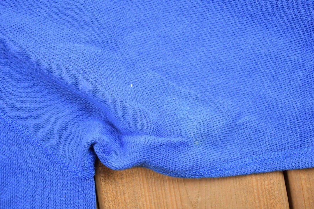 Vintage 1990s Heart Theme Crewneck Sweater Men's XL from propervintagecanada