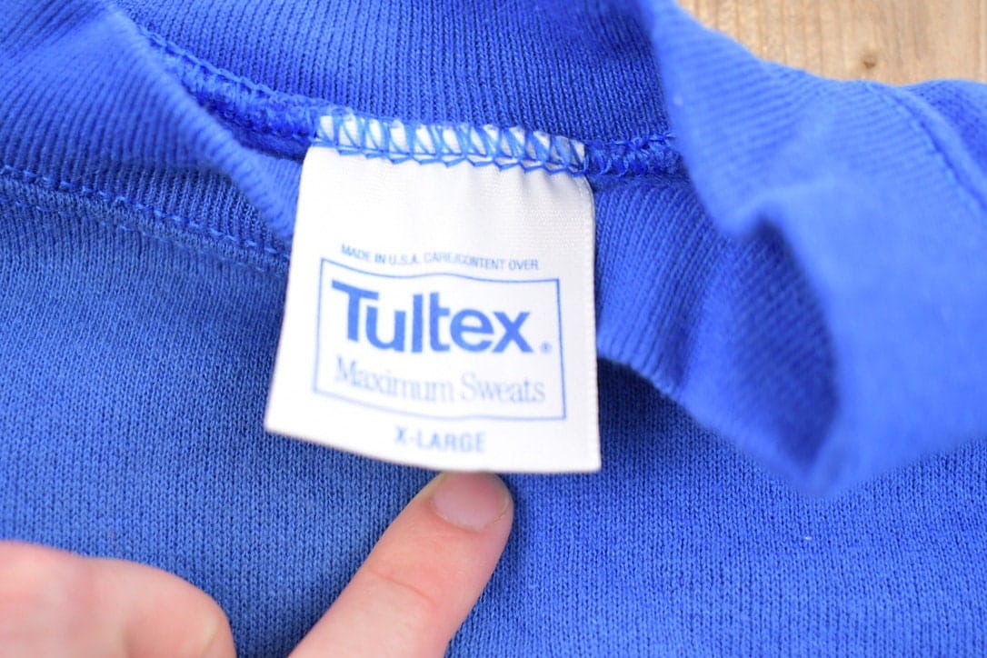 Vintage 1990s Heart Theme Crewneck Sweater Men's XL from propervintagecanada