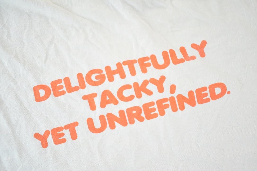 Vintage 1990s Hooters Atlanta Souvenir Single Stitch Graphic Print T-Shirt Men's 2XL from propervintagecanada