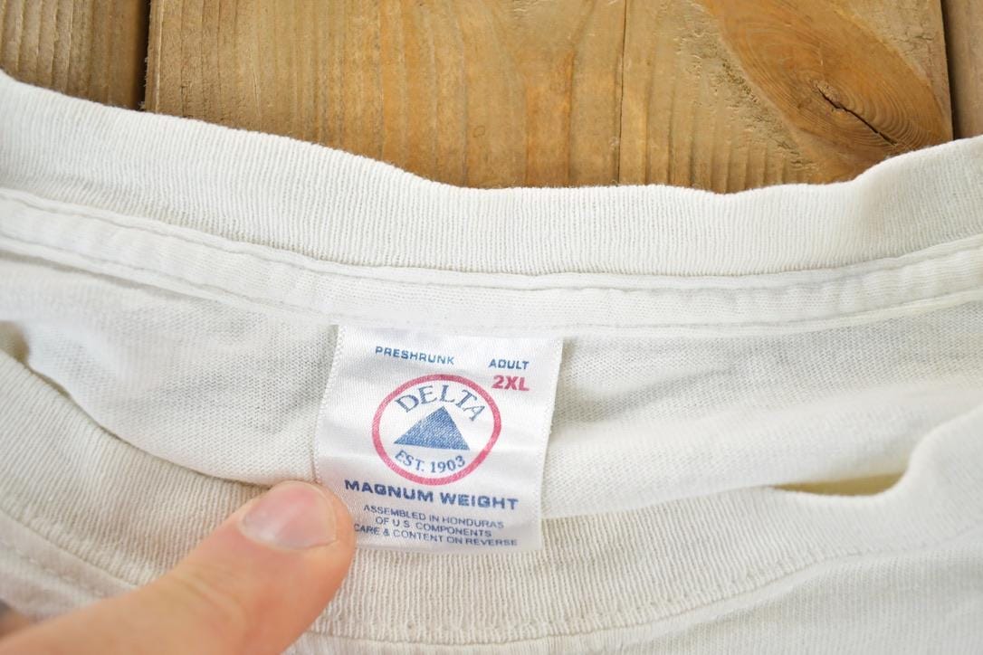 Vintage 1990s Hooters Atlanta Souvenir Single Stitch Graphic Print T-Shirt Men's 2XL from propervintagecanada