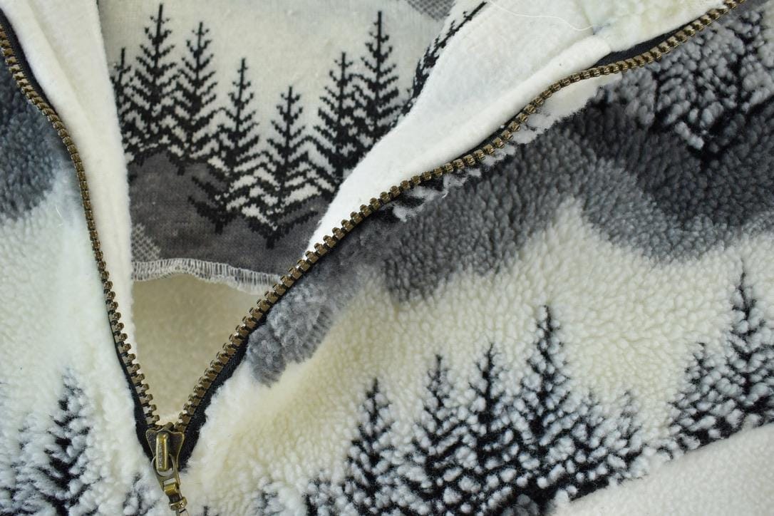 Vintage 1990s Hotheads Winter Wonderland Fleece Outdoorsman Sweater Men's XL from propervintagecanada