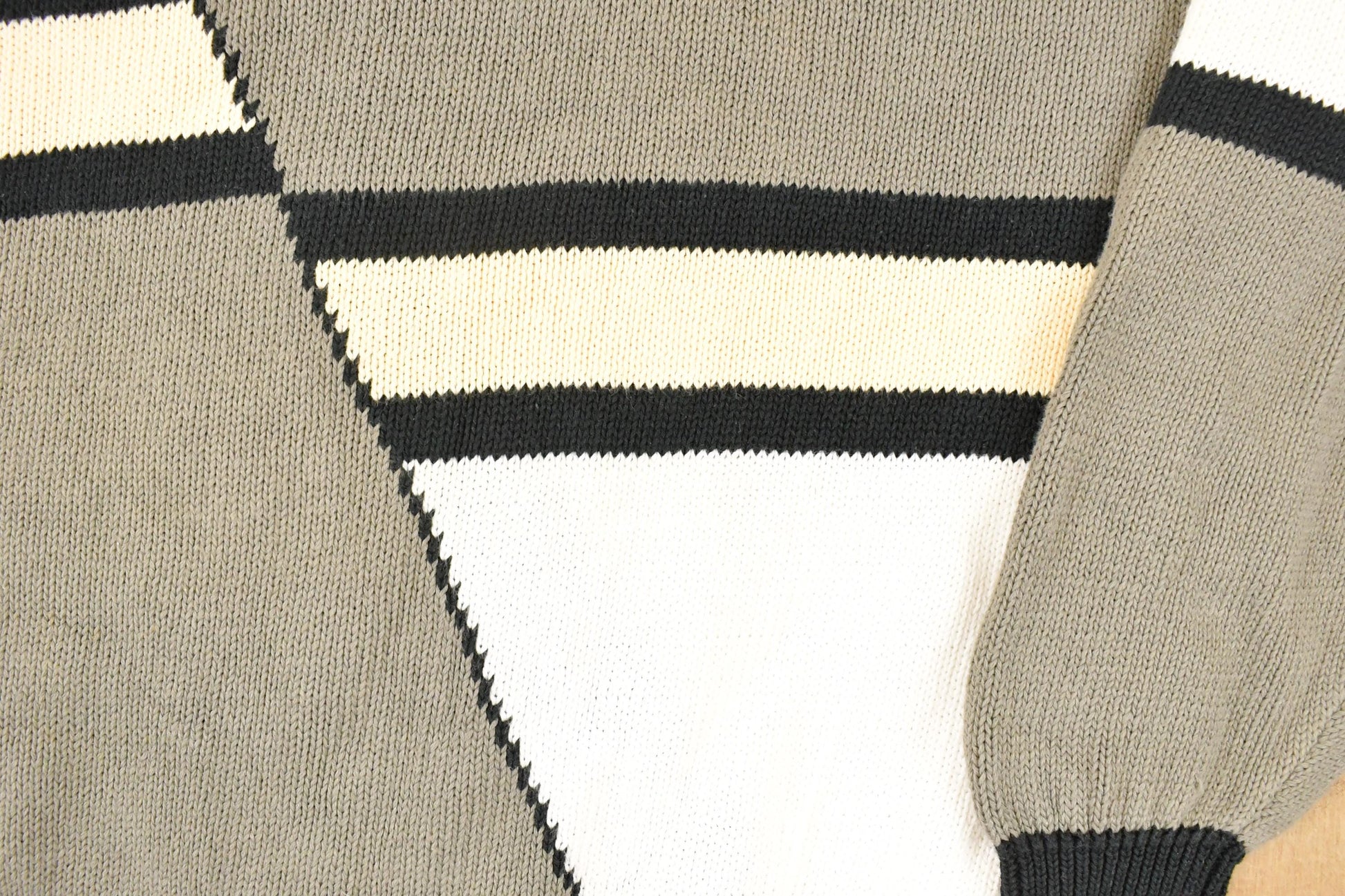 Vintage 1990s Izod Club Abstract Knit Crewneck Sweater Mens L from propervintagecanada