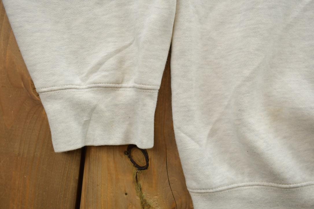 Vintage 1990s Izod Club Ivy Hills Country Club Souvenir Crewneck Sweatshirt Men's Large from propervintagecanada