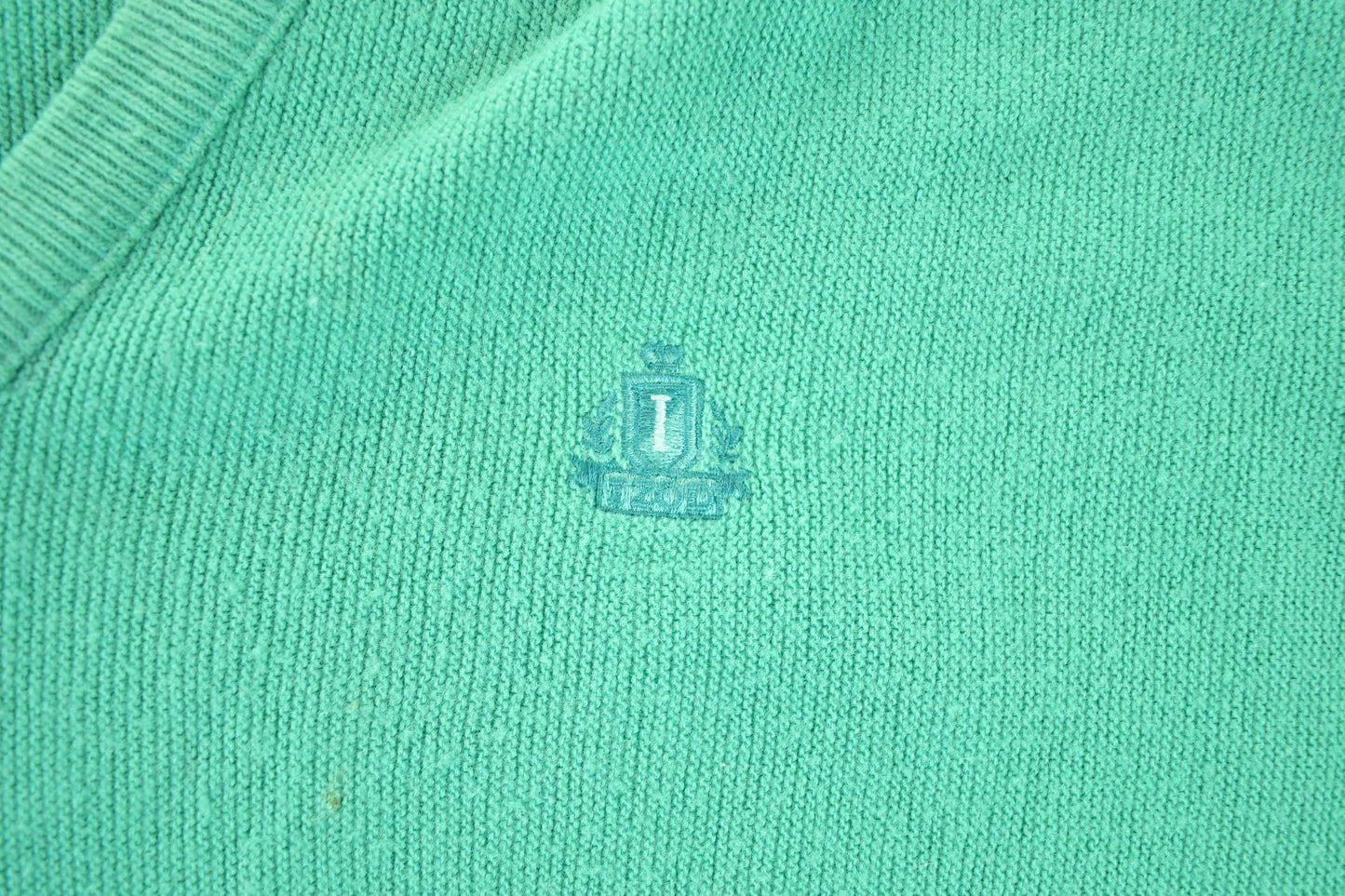 Vintage 1990s Izod Knit V Neck Sweater Men's XL from propervintagecanada