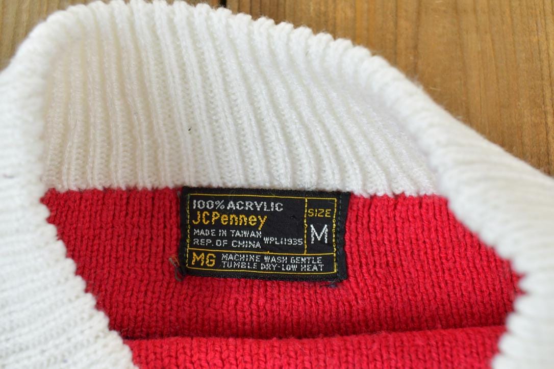 Vintage 1990s JCPenney Winter Theme AOP Knit Crewneck Sweater Women's M from propervintagecanada