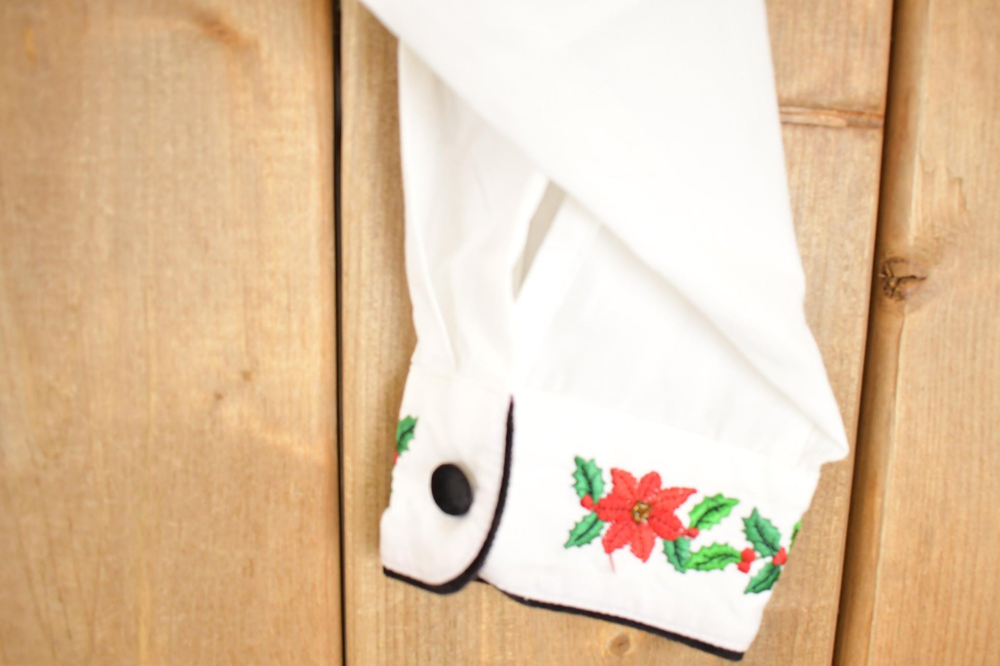 Vintage 1990s Karen Scott Floral christmas Button Up Shirt Women's L from propervintagecanada