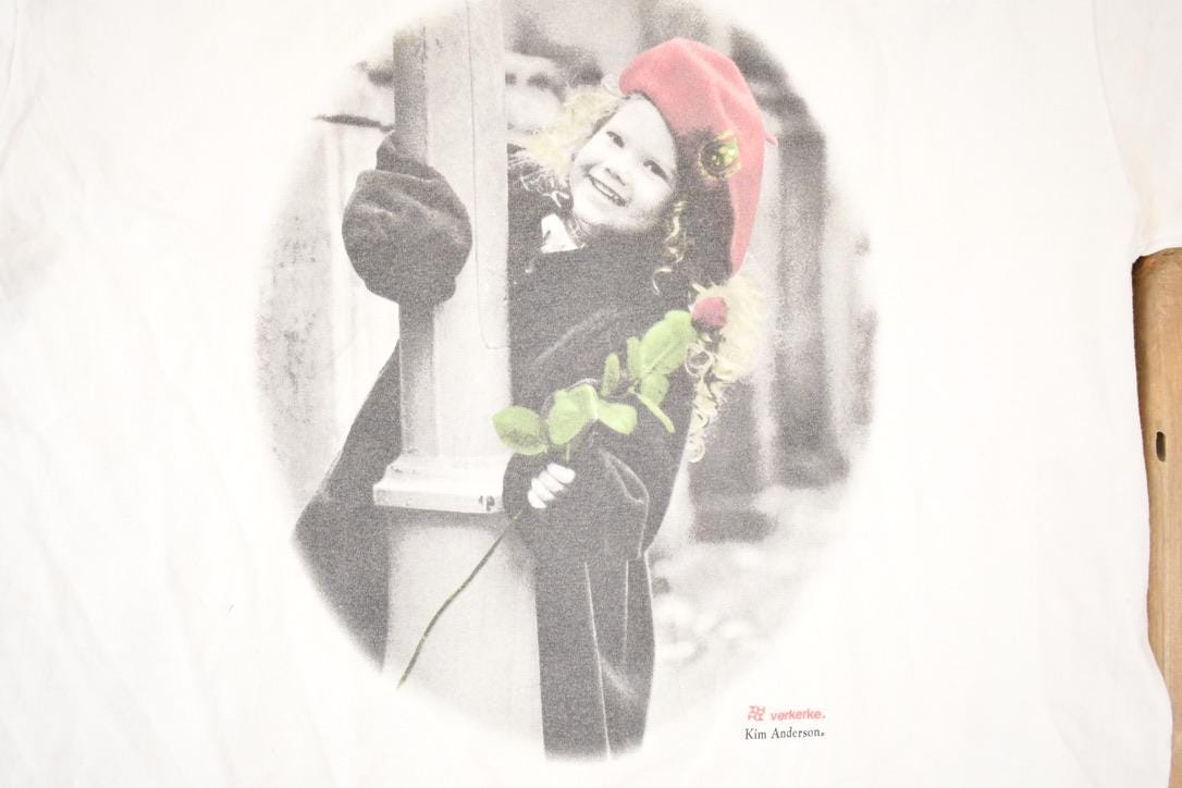 Vintage 1990s Kim Anderson Cute Photo Souvenir Travel T-Shirt Women's M from propervintagecanada