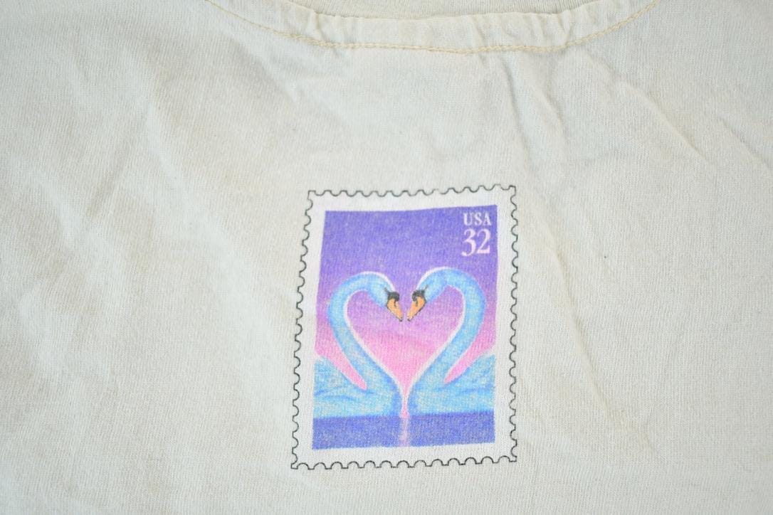 Vintage 1990s Kissing Love Swans Souvenir Single Stitch Graphic Print T-Shirt Men's XL from propervintagecanada