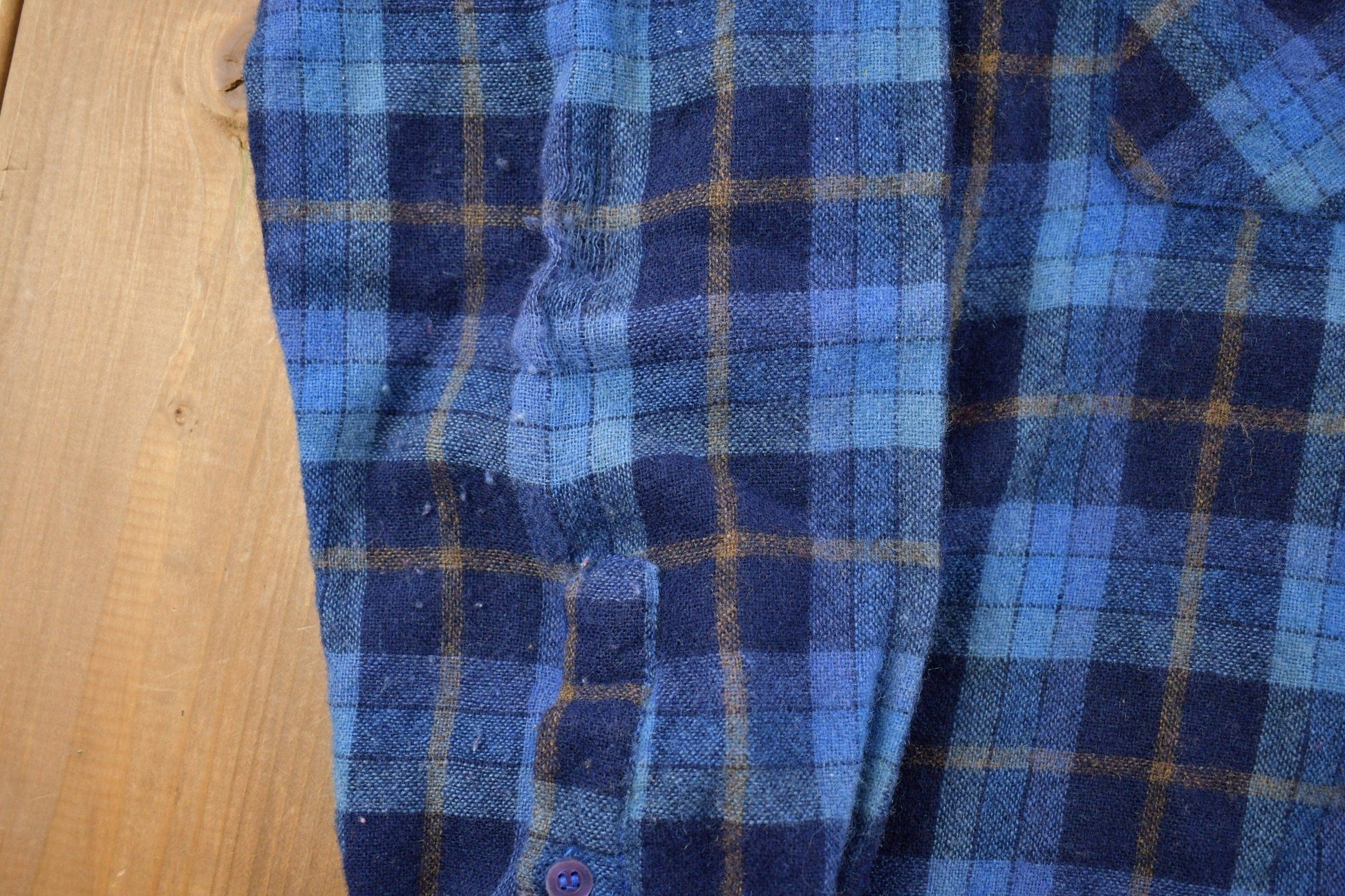 Vintage 1990s Kmart Plaid Wool Flannel Button Up Shirt Men's Large from propervintagecanada