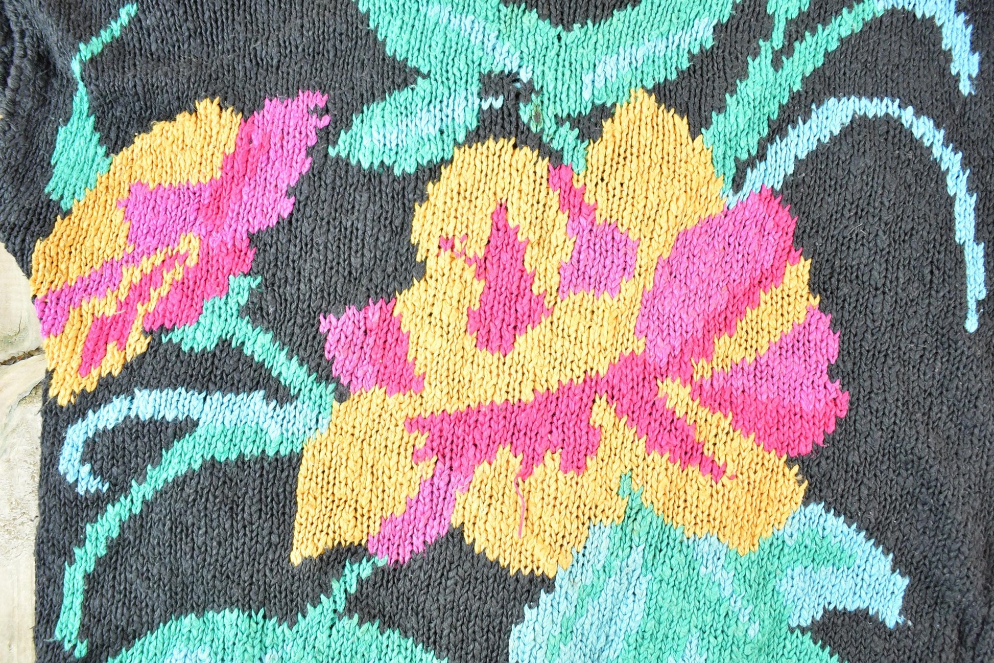 Vintage 1990s Knit Floral Pattern Crewneck Sweater Womens L from propervintagecanada