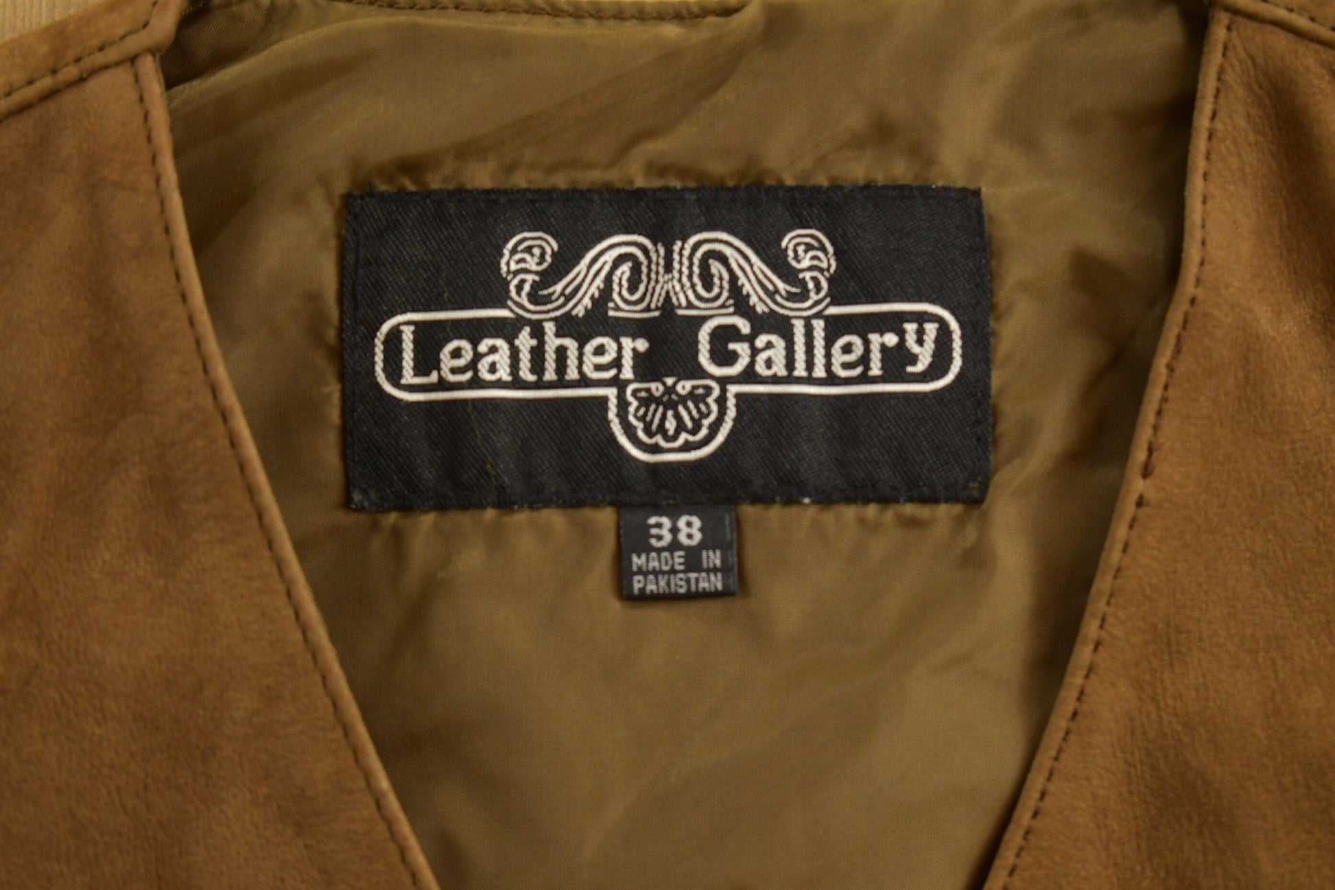 Vintage 1990s Leather Gallery Leather Western Vest Men's S from propervintagecanada