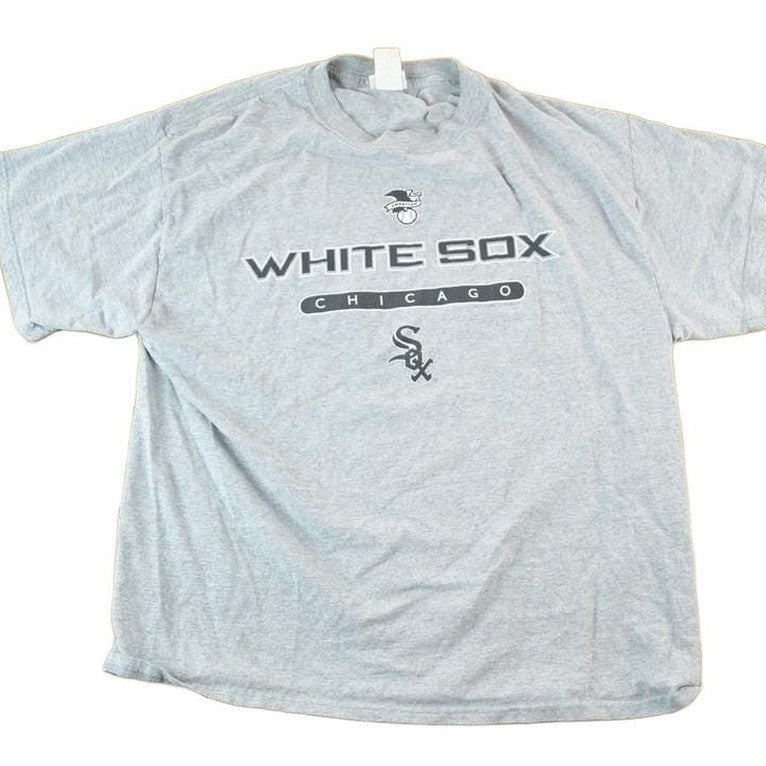 Vintage 1990s Lee Sport Chicago White Sox MLB Graphic T-ShirtMen's Medium from propervintagecanada