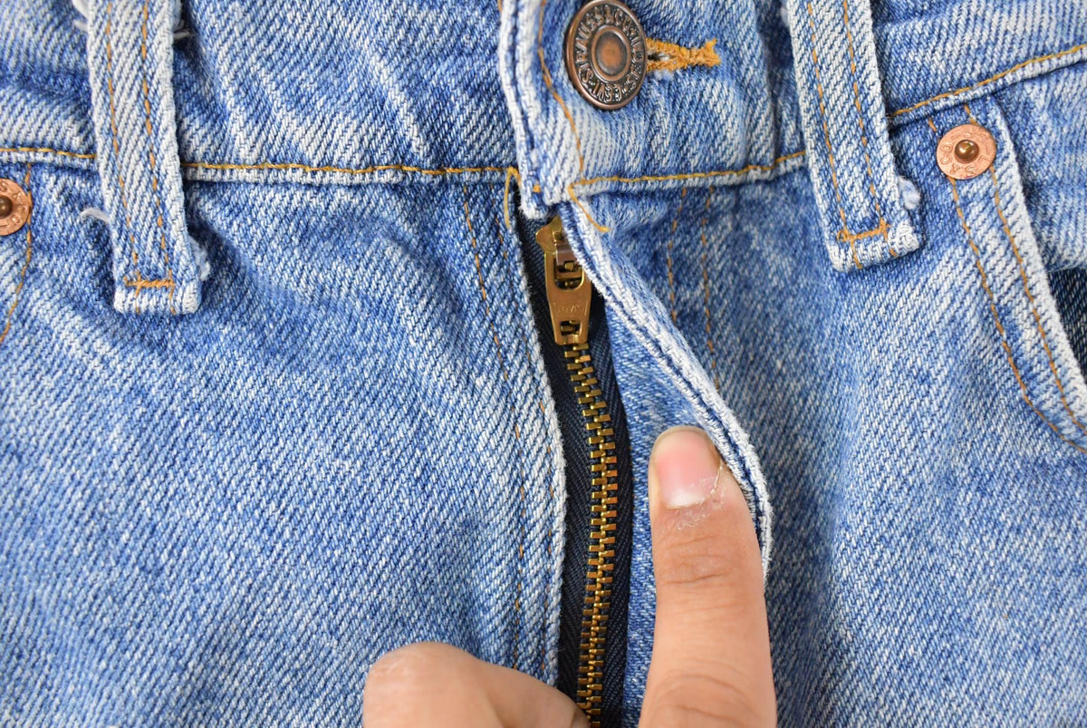 Vintage 1990s Levi's 505 Regular Fit Denim Jeans Men's 32 x 33.5 from propervintagecanada