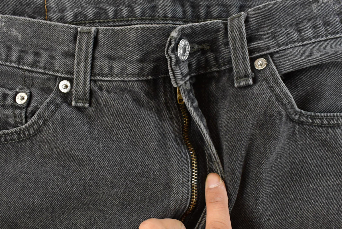 Vintage 1990s Levi's 505 Regular Straight Denim Jeans Men's 34 x 27 from propervintagecanada