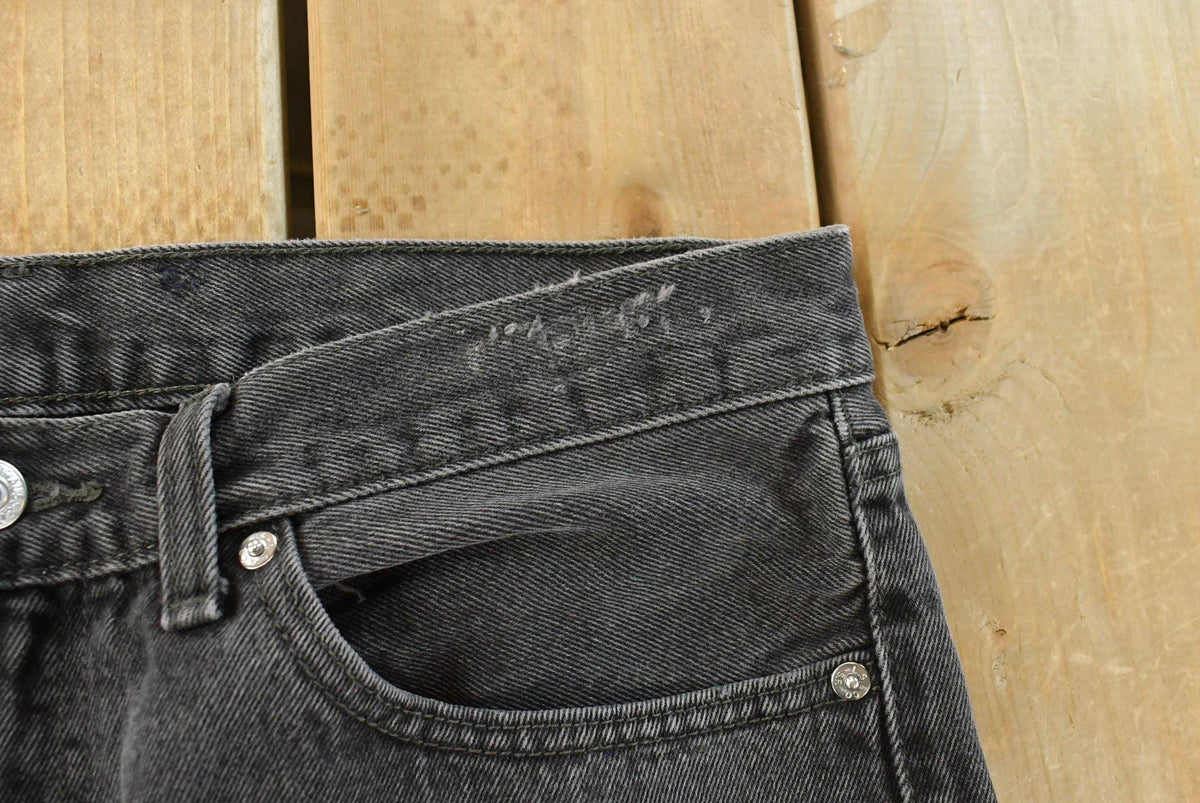 Vintage 1990s Levi's 505 Regular Straight Denim Jeans Men's 34 x 27 from propervintagecanada