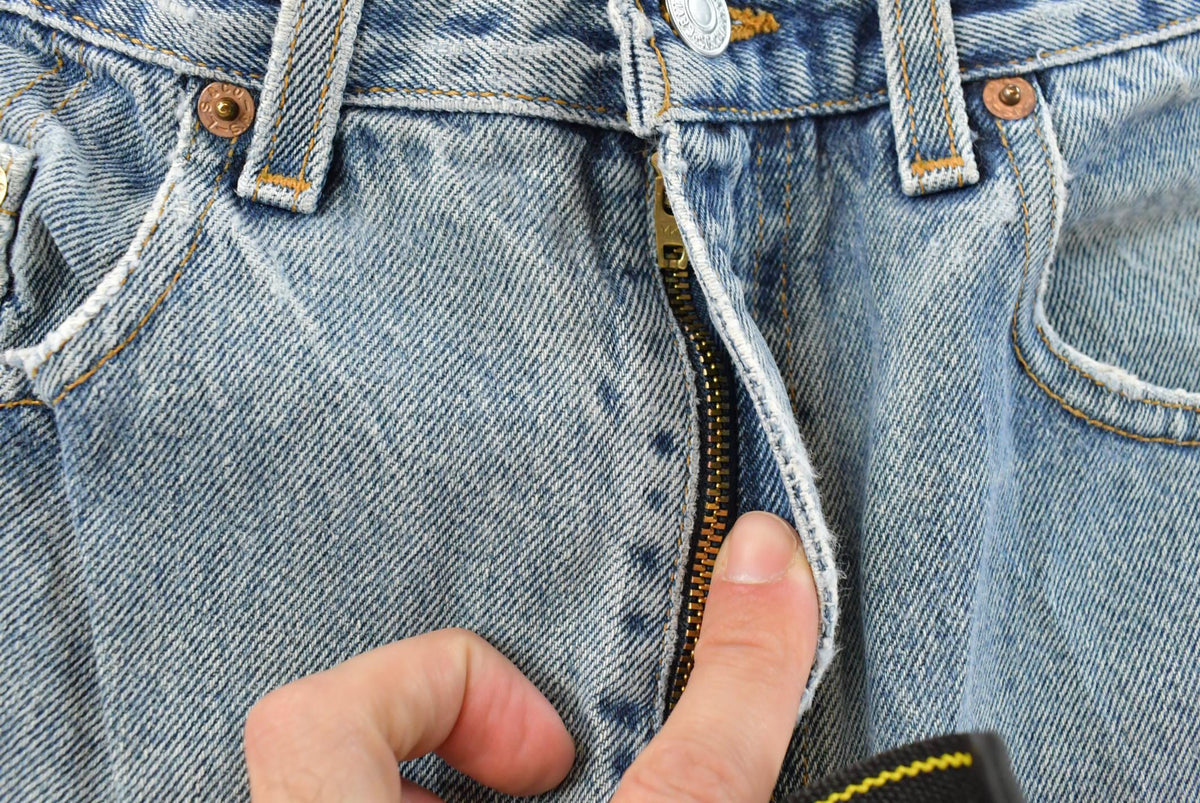 Vintage 1990s Levi's 505 Regular Straight Fit Denim Blue Jeans Men's 32 x 29 from propervintagecanada