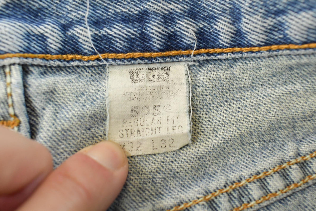 Vintage 1990s Levi's 505 Regular Straight Fit Denim Blue Jeans Men's 32 x 29 from propervintagecanada