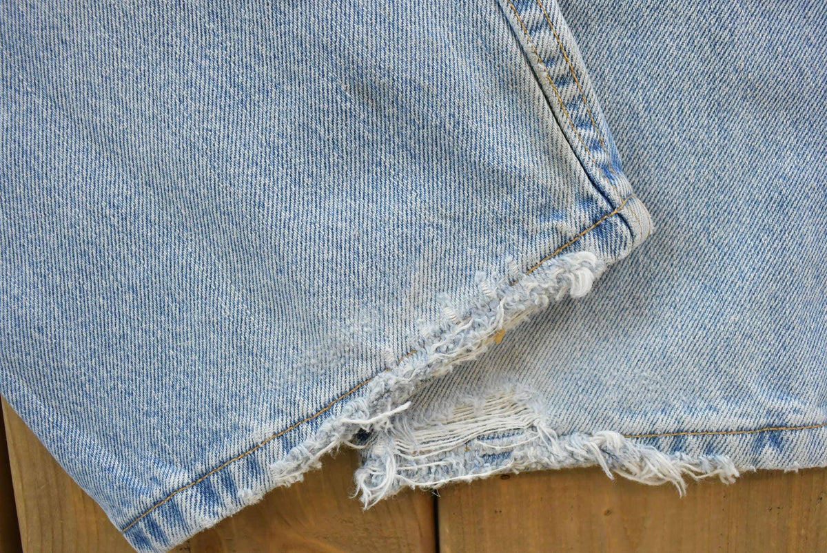 Vintage 1990s Levi's 505 Regular Straight Fit Denim Jeans Men's 32 x 29 from propervintagecanada