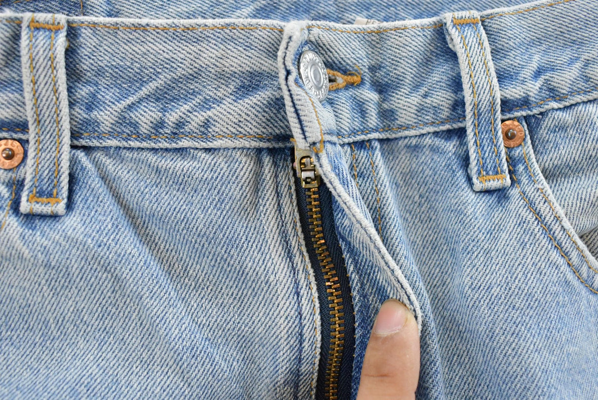 Vintage 1990s Levi's 505 Regular Straight Fit Denim Jeans Men's 32 x 29 from propervintagecanada
