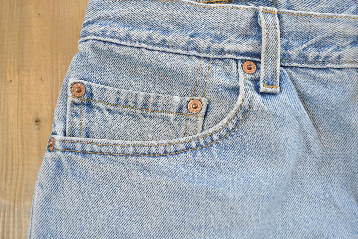 Vintage 1990s Levi's 505 Regular Straight Fit Denim Jeans Men's 32 x 29 from propervintagecanada