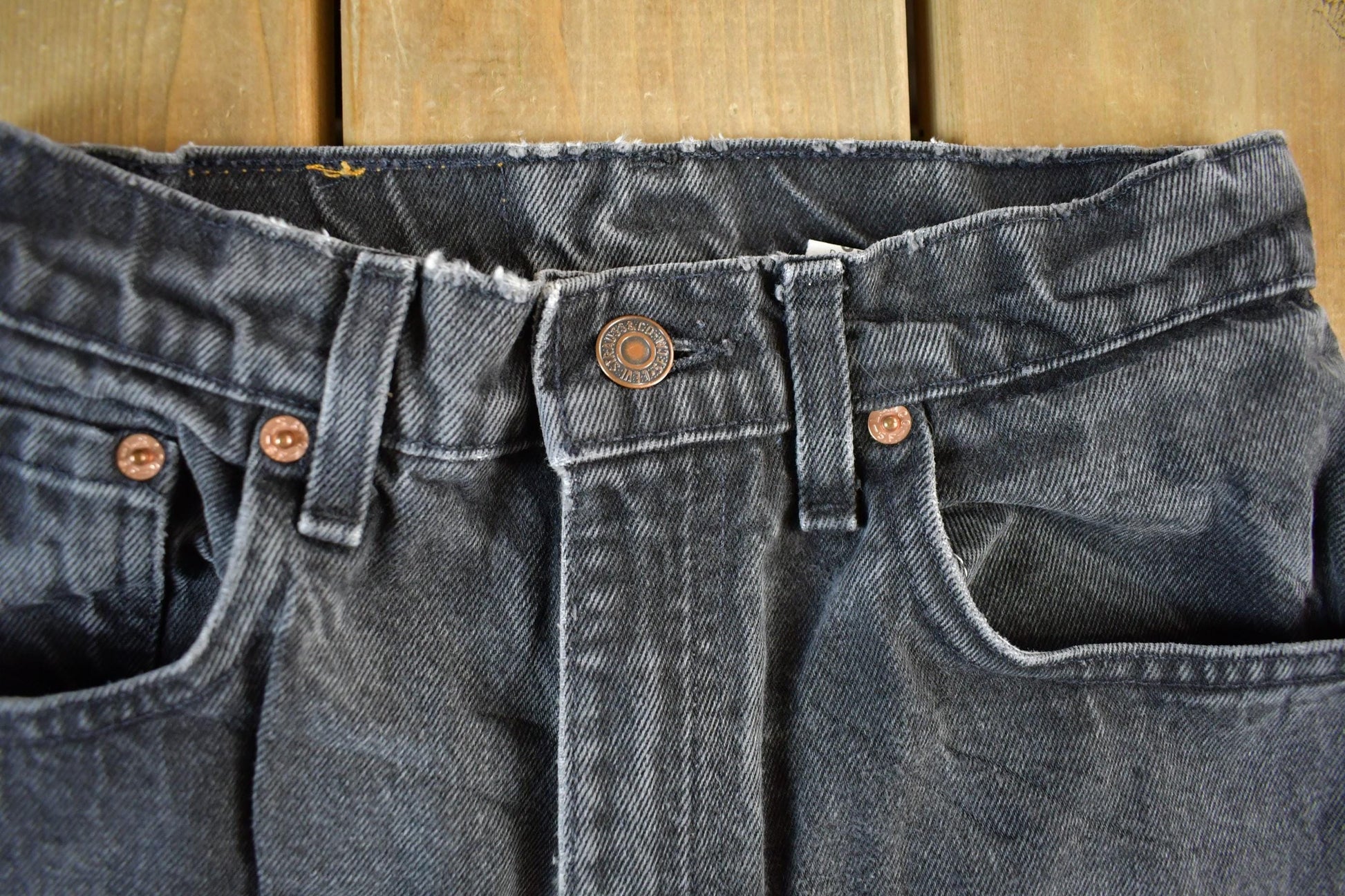 Vintage 1990s Levi's 550 Denim Jeans Men's 25 x 32 from propervintagecanada