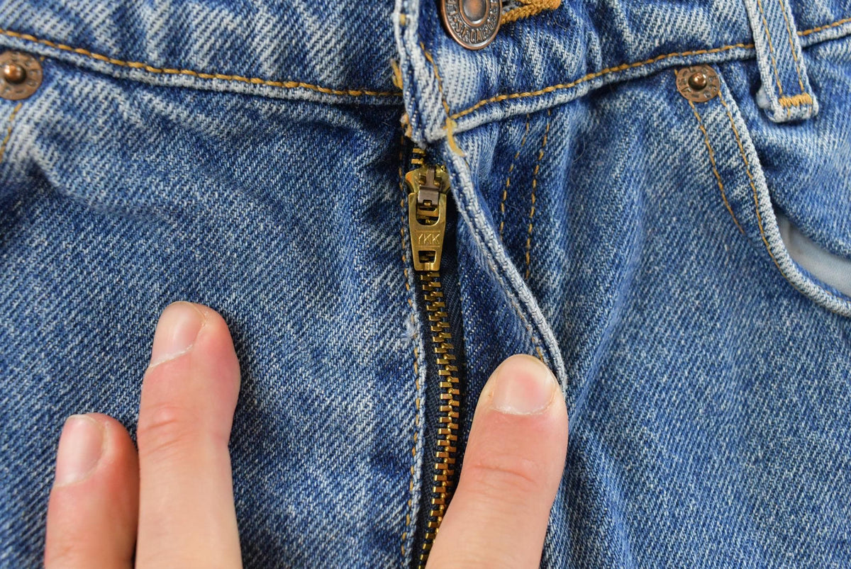 Vintage 1990s Levi's 550 Regular Fit Denim Blue Jeans Youth 22 x 24.5 from propervintagecanada